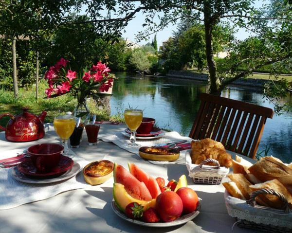 Bed and Breakfast Mas Le Pont Des Aubes LʼIsle-sur-la-Sorgue Exteriér fotografie